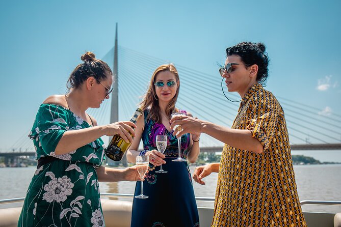 2 hours / Sightseeing Boat cruise Drinks Included - What the $106.92 price buys you
