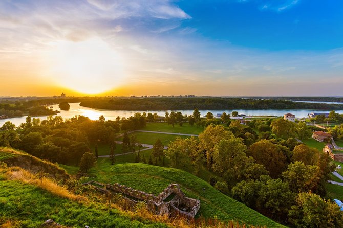 Belgrade: 3-Hour Small Group Walking Tour - Terazije Fountain and Hotel Moskva stories