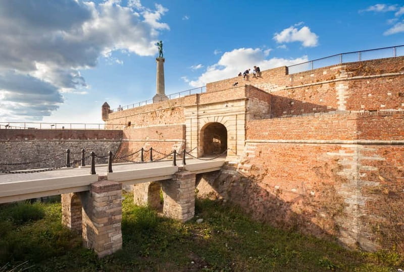 Belgrade: 4-Hour Grand City Walking Tour - Serbia’s government buildings and royal palaces