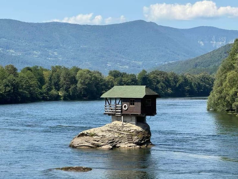 Belgrade: Best of West (Drina House, Drvengrad and Sargan 8) - Drina River House is small, strange, and highly photogenic