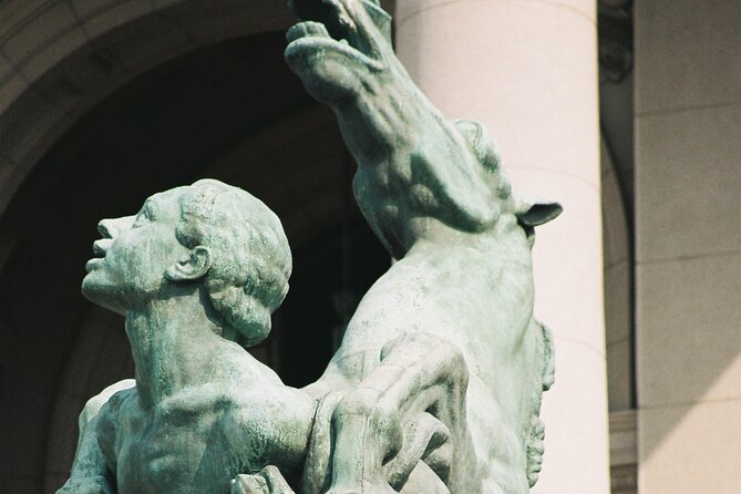 Belgrade City Walk, Gathering and Sightseeing - The National Assembly and Serbia’s public face
