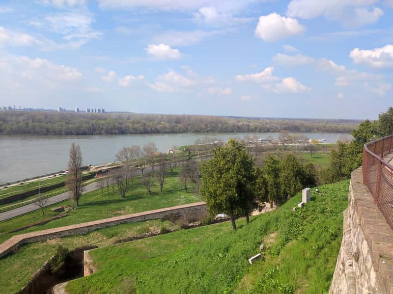 Belgrade: Guided City Tour and Kalemegdan Fortress Visit - Guides who make the difference
