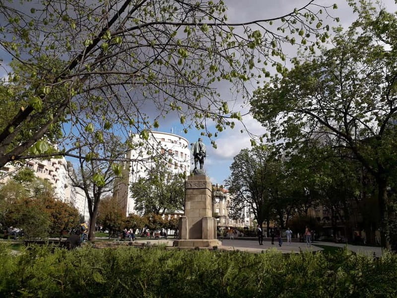 Belgrade: Guided Walking Tour - The tavern, church, and war ruins
