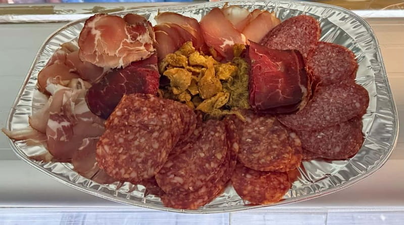 Belgrade: Street Food and Drinks Tour with 20+Tastings - Fish, truffle spread, and the less expected samples