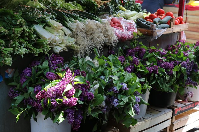 Food Tasting at Locals Favorite Farmers Market in Belgrade - What the 90-Minute Format Gives You