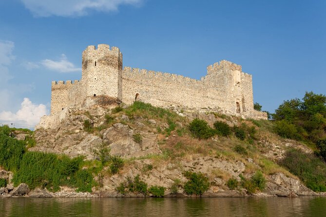 Full-Day Tour along Danube with Three Stronghold Sightseeing and Wine Tasting - Guide quality and the small-group setup