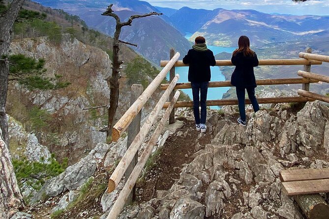 Full-Day Trip from Belgrade: Tara National Park & The Drina River Valley - The 2-kilometer walk to Banjska Stena