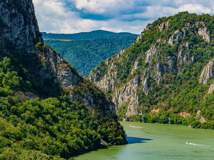 Iron Gate: Golubac fortress, Lepenski vir, boat cruise 1.5h - Golubac Fortress and its ten defensive towers