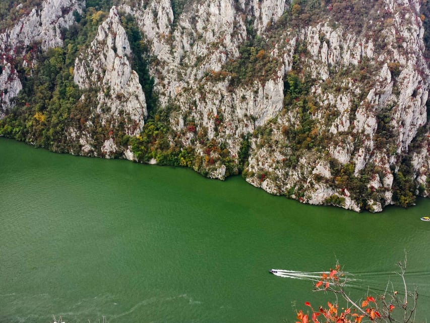 Iron Gate: Golubac fortress, Lepenski vir, boat cruise 1.5h - The long return to Belgrade