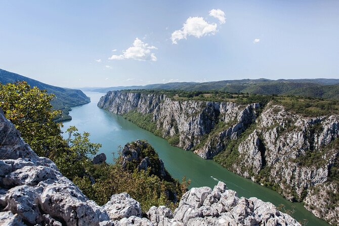 Iron Gate NP Tour with 1-hour speedboat ride + 2 viewpoints - A late traditional lunch