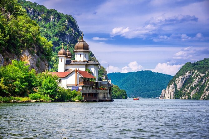 Iron Gate NP Tour with 1-hour speedboat ride + 2 viewpoints - Golubac Fortress and the wide Danube