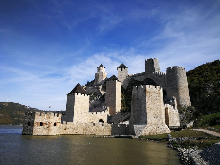 Iron Gate Tour: Golubac Fortress, Lepenski Vir+National Park - The guides shape the experience